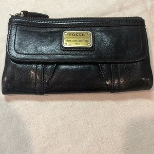 Fossil Women’s Emory Soft Leather Clutch Wallet